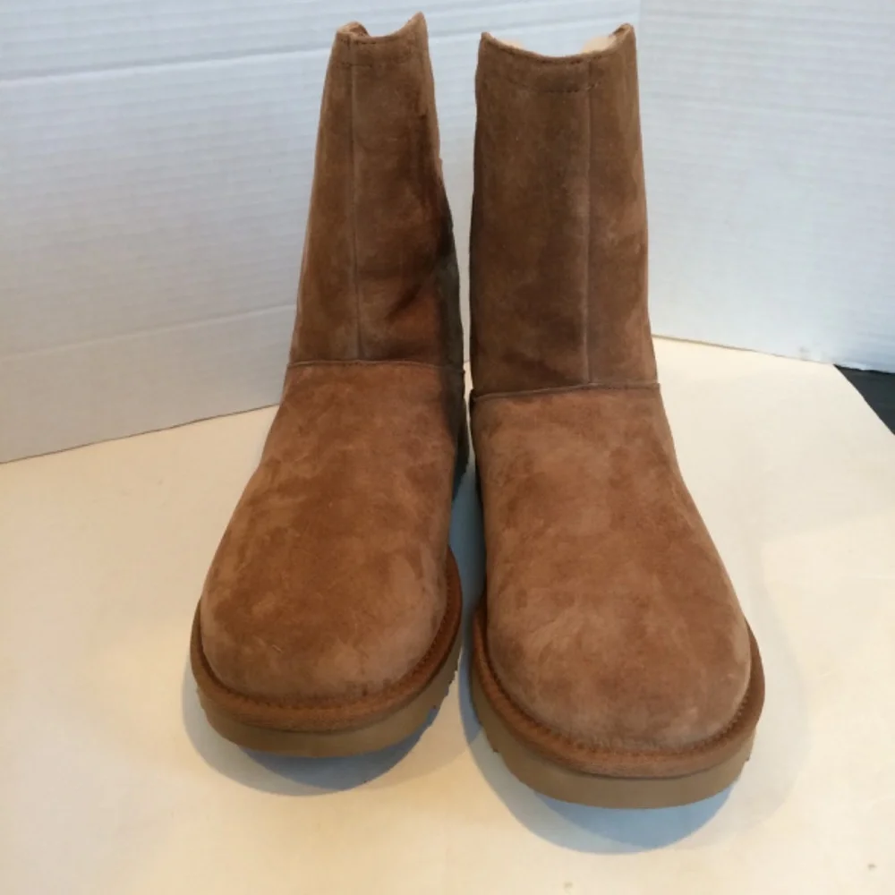 UGG authentic nib